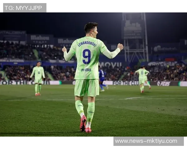 莱万静待巴萨未来决定将影响下赛季职业规划