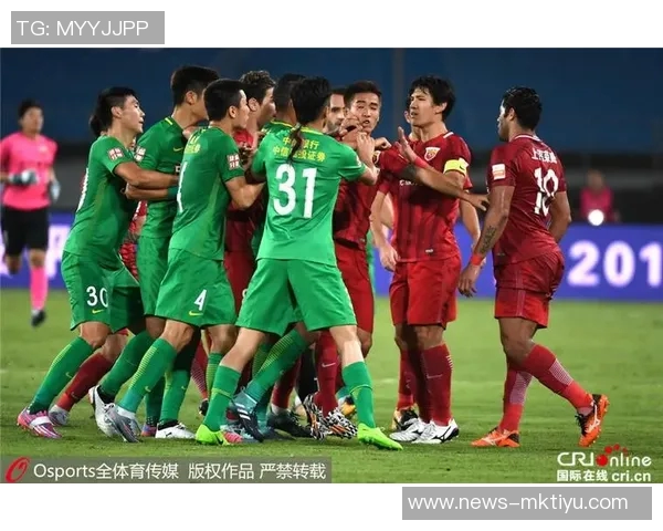 赛场竞争激烈阿门与阿尔瓦拉多冲突后握手言和展现体育精神