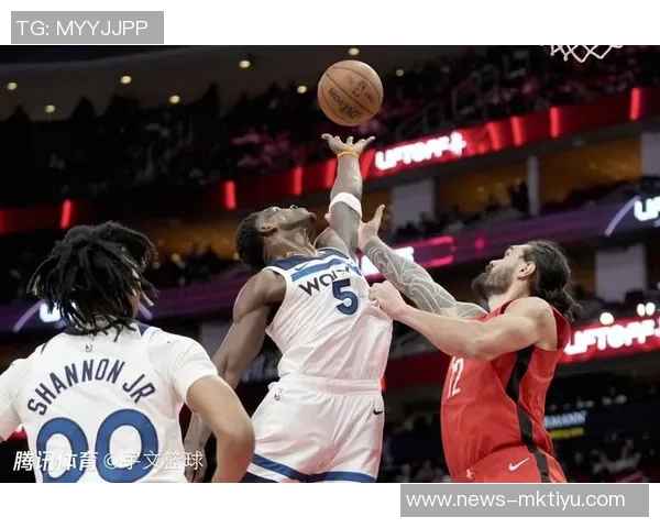 爱德华兹分享夏季训练心得强调低位进攻应对包夹挑战