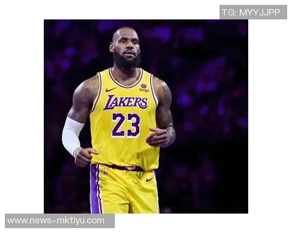 老詹依旧能打但防守短板让球队陷入困境 老詹依旧能打但防守短板让球队陷入困境