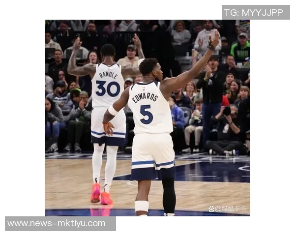 迪文岑佐盛赞迈克布朗的执教能力激发全队潜力 迪文岑佐盛赞迈克布朗的执教能力激发全队潜力